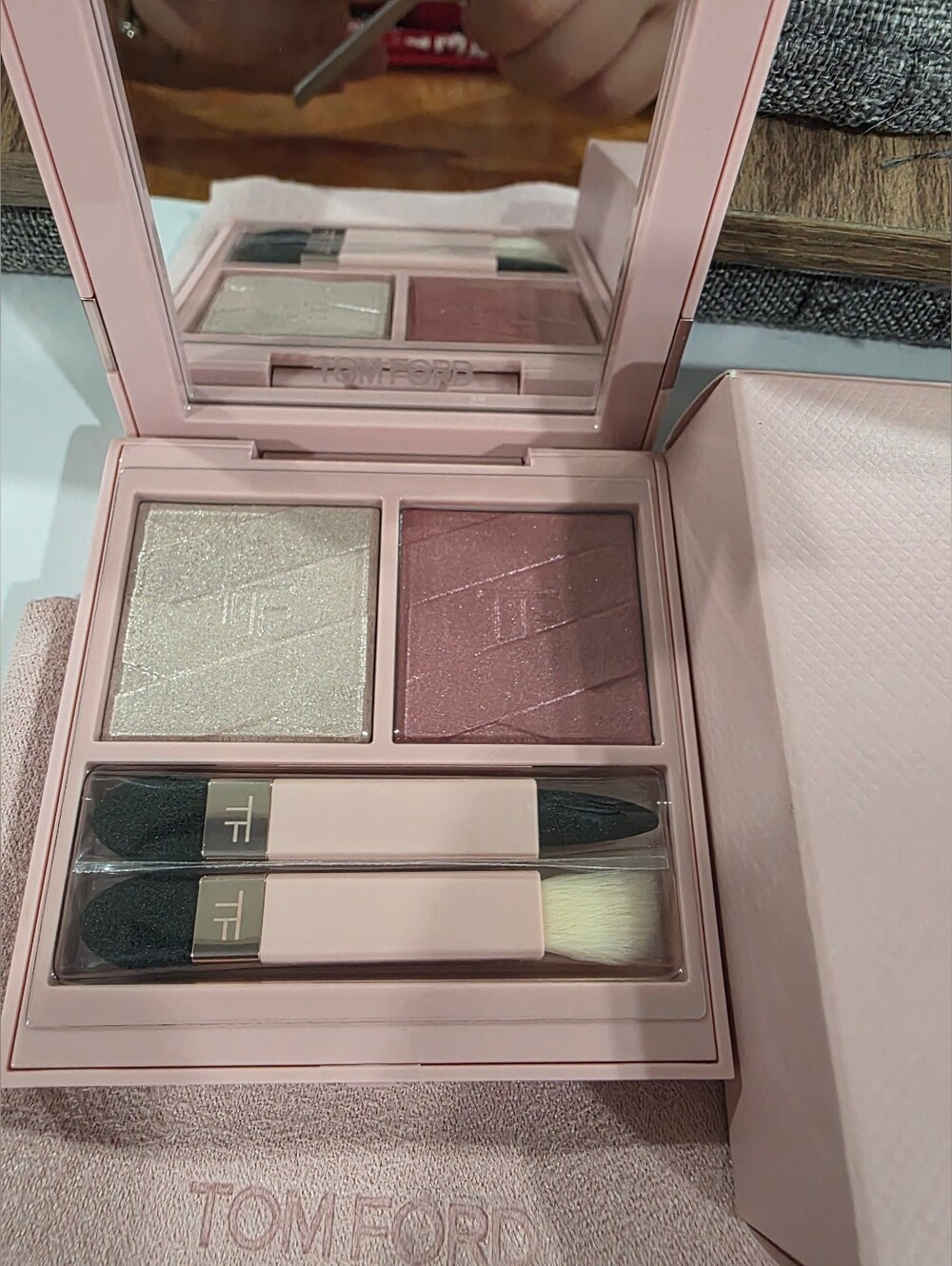TOM FORD Love Collection Eye Color Duo Lumiére 01 Pink Desire. 0.12 oz 💥NEW💥 - Picture 3 of 9